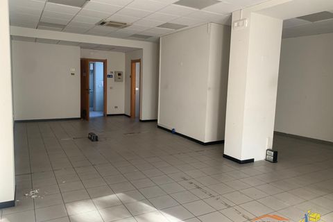Apartament a Parma, Parma, Parma - € 2.400/mes | Ref: AN-COMMPR - foto 10