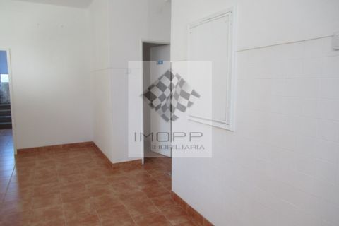 Erhvervsejendom i Amadora, Lisbon, Amadora - € 100.000 | Ref: Imopp-00306 - foto 4