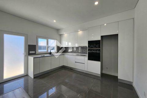 Villa a Seixal, Setubal, Seixal - € 515.000 | Ref: 373 - foto 15