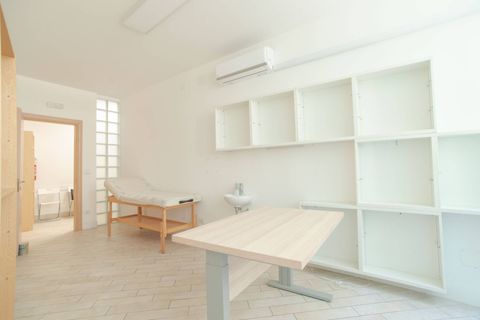 Erhvervsejendom i Trieste, Trieste, Trieste - € 160.000 | Ref: AMBULATORIO STUPARICH - foto 3