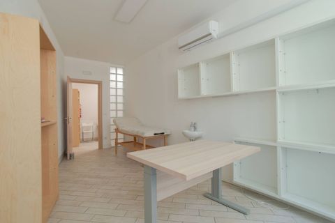 Erhvervsejendom i Trieste, Trieste, Trieste - € 160.000 | Ref: AMBULATORIO STUPARICH - foto 4