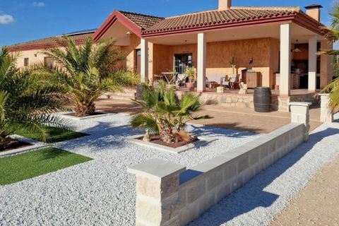 Villa i Pinoso, Alicante, Pinoso - € 399.995 | Ref: IZI-11204 - foto 1