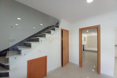 Villa i Carcavelos, Lisbon, Carcavelos - € 625.000 | Ref: C0483-01727 - foto 1