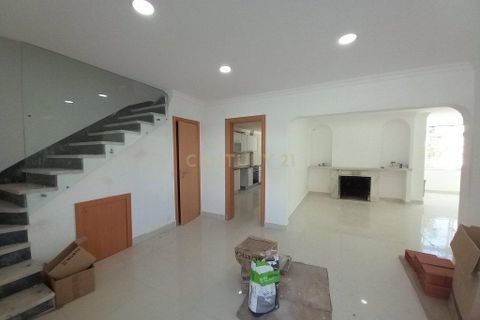 Villa i Carcavelos, Lisbon, Carcavelos - € 625.000 | Ref: C0483-01727 - foto 3