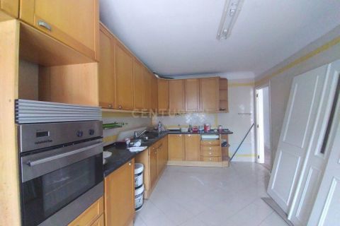 Villa i Sintra, Lisbon, Sintra - € 700.000 | Ref: C0483-01729 - foto 1