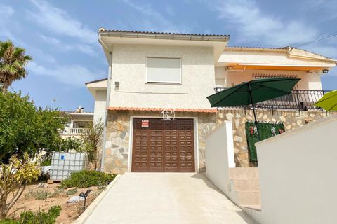 Villa a Torrevieja, Alicante, Torrevieja - € 2.100/mes | Ref: CHA0079 - foto 3