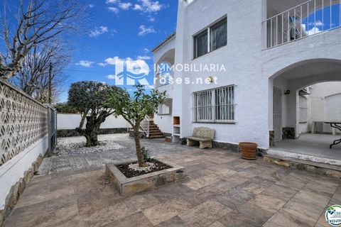 Villa i Empuriabrava, Gerona, Empuriabrava - € 369.000 | Ref: 3715 - foto 1