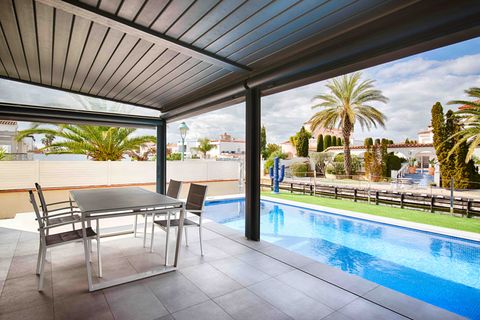 Villa i Empuriabrava, Gerona, Empuriabrava - € 1.000.000 | Ref: W-048P6P - foto 9