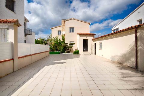 Villa i Empuriabrava, Gerona, Empuriabrava - € 1.000.000 | Ref: W-048P6P - foto 25
