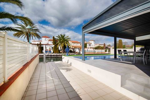 Villa i Empuriabrava, Gerona, Empuriabrava - € 1.000.000 | Ref: W-048P6P - foto 8