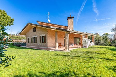 Villa i Lesmo, Monza and Brianza, Lesmo - € 1.350.000 | Ref: CBI154-2990-101 - foto 1