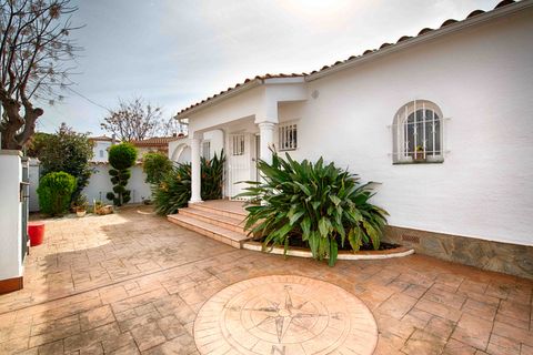 Villa i Empuriabrava, Gerona, Empuriabrava - € 598.000 | Ref: W-0488FU - foto 43