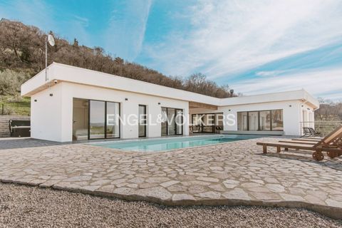 Villa i Petacciato, Campobasso, Petacciato - € 1.200.000 | Ref: EV- VILLA CON DEPENDANCE, PISCINA E VISTA PANORAMICA A PETACCIATO - foto 2