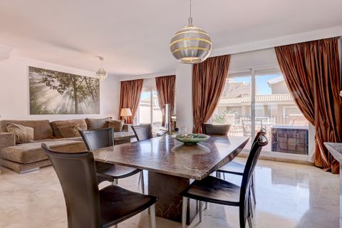 Stadthaus in La Duquesa, Malaga, La Duquesa - € 495.000 | Ref: R5327773 - Foto 9