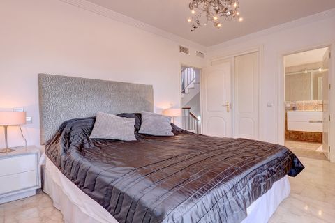 Stadthaus in La Duquesa, Malaga, La Duquesa - € 495.000 | Ref: R5327773 - Foto 13