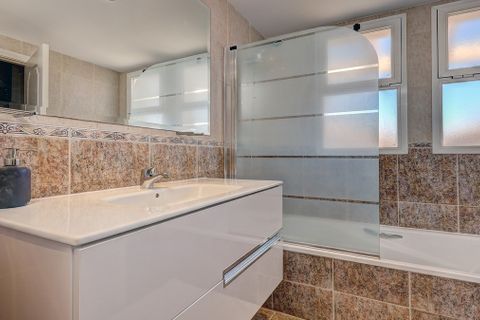 Stadthaus in La Duquesa, Malaga, La Duquesa - € 495.000 | Ref: R5327773 - Foto 20