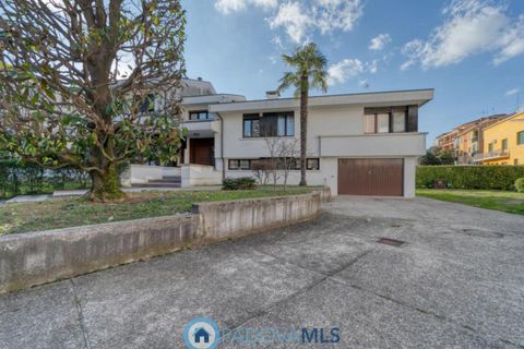 Villa a Padua, Padua, Padua - € 750.000 | Ref: M2103 - foto 35