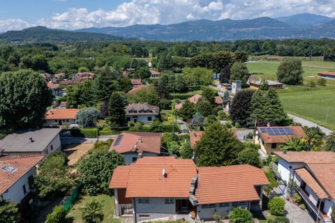 Villa i Ispra, Varese, Ispra - € 350.000 | Ref: W-04630E-942239 - foto 2