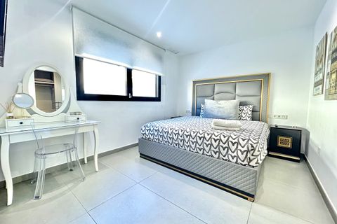 Villa a Los Balcones, Alicante, Los Balcones - € 849.950 | Ref: 764083 - foto 13