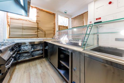 Erhvervsejendom i Amadora, Lisbon, Amadora - € 235.000 | Ref: C0483-01764 - foto 16