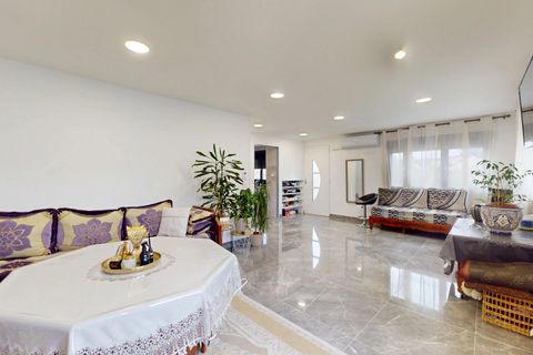 Villa a Montfermeil, Seine-Saint-Denis, Montfermeil - € 440.000 | Ref: 86808753 - foto 4