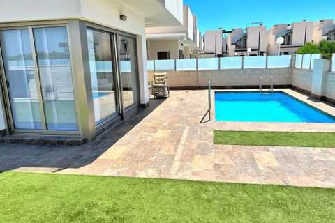 Villa i Punta Prima, Alicante, Punta Prima - € 555.000 | Ref: 770855 - foto 3