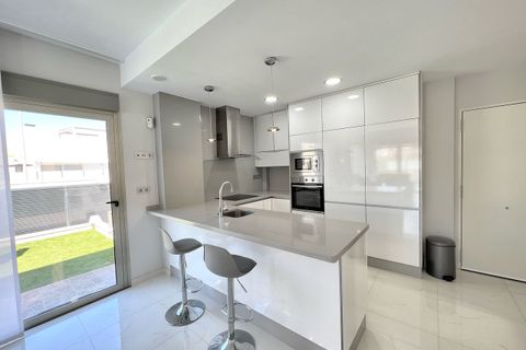 Villa i Punta Prima, Alicante, Punta Prima - € 555.000 | Ref: 770855 - foto 9