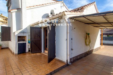 Villa a Roses, Gerona, Roses - € 235.000 | Ref: 3735 - foto 23