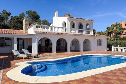 Villa i Estepona, Malaga, Estepona - € 899 000 | Ref: HFMl5327560 - foto 2
