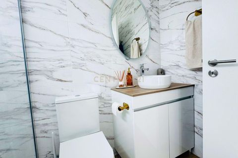 Villa in Odivelas, Lisbon, Odivelas - € 696.000 | Ref: C0221-03867 - foto 8