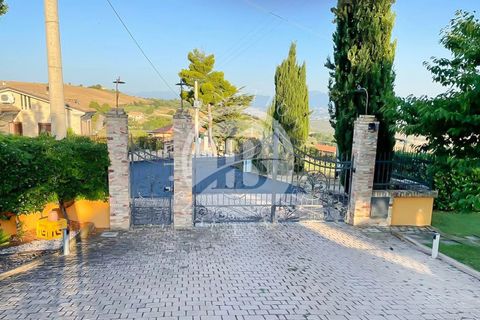 Villa a Morro d'Oro, Teramo, Morro d'Oro - € 1.500.000 | Ref: DL 11 - foto 26