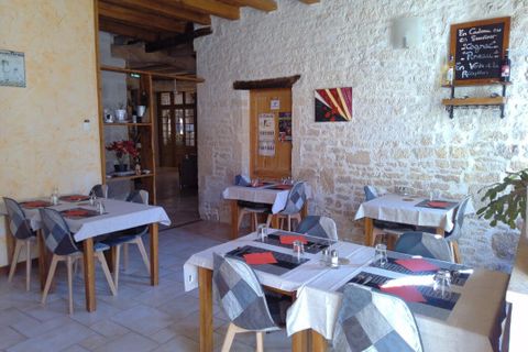 Villa a Aulnay, Charente-Maritime, Aulnay - € 1.058.000 | Ref: 77BC7F390C45406E - foto 2