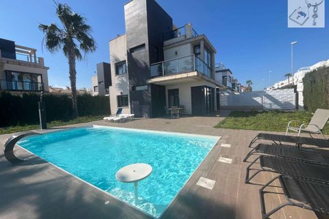 Villa en Orihuela, Alicante - foto 1