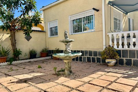 Villa a Torrevieja, Alicante, Torrevieja - € 1.750/mes | Ref: CHA0248 - foto 2