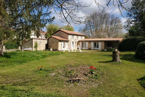 Landejendom i Ruffec, Charente, Ruffec - € 336.000 | Ref: 1318 - foto 1
