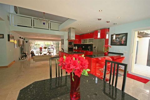 Villa i Marbella, Malaga, Marbella - € 1 000 000 | Ref: ED-B25681SR - foto 13