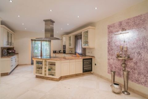 Villa a Marbella, Malaga, Marbella - € 2.890.000 | Ref: ED-B71761SR - foto 15