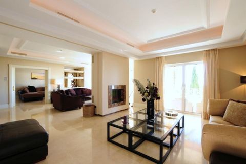 Villa a Marbella, Malaga, Marbella - € 2.750.000 | Ref: ED-B41071SR - foto 3