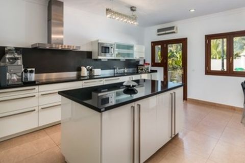Villa a Marbella, Malaga, Marbella - € 1.875.000 | Ref: ED-B22661SR - foto 3
