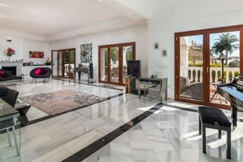 Villa a Marbella, Malaga, Marbella - € 1.875.000 | Ref: ED-B22661SR - foto 8
