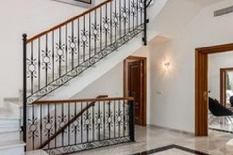Villa a Marbella, Malaga, Marbella - € 1.875.000 | Ref: ED-B22661SR - foto 13