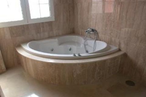 Villa i Marbella, Malaga, Marbella - € 1.200.000 | Ref: ED-B84341SR - foto 20