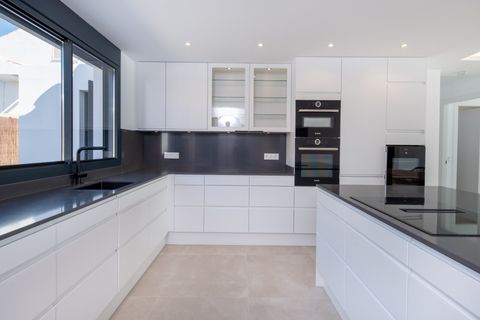 Villa a Marbella, Malaga, Marbella - € 2.495.000 | Ref: ED-BD2360-DP - foto 2