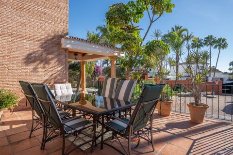 Villa a Marbella, Malaga, Marbella - € 1.700.000 | Ref: ED-RR2565 - foto 2
