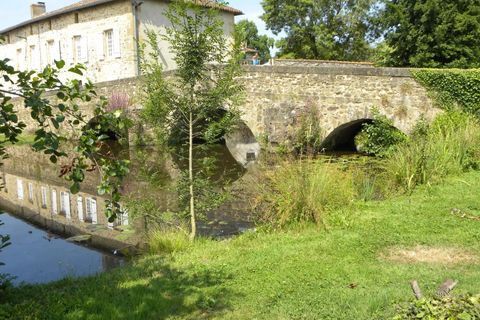 Landsbyhus i Pressac, Vienne, Pressac - € 99.950 | Ref: BVI84858 - foto 11