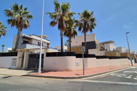 Villa a Torrevieja, Alicante, Torrevieja - € 785.000 | Ref: MLSC4750121/13477 - foto 2