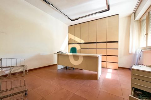 L'establiment comercial a Jesi, Ancona, Jesi - € 550/mes | Ref: 3888 - foto 3