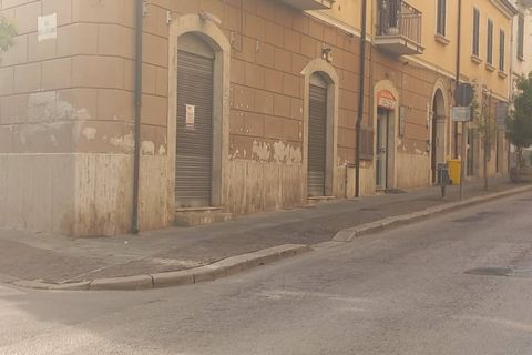 L'establiment comercial a Eboli, Salerno, Eboli - € 550/mes | Ref: BO-6 - foto 3