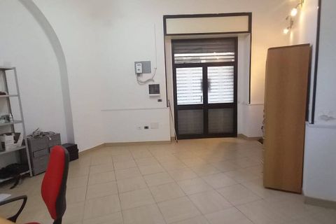 L'establiment comercial a Eboli, Salerno, Eboli - € 550/mes | Ref: BO-6 - foto 5