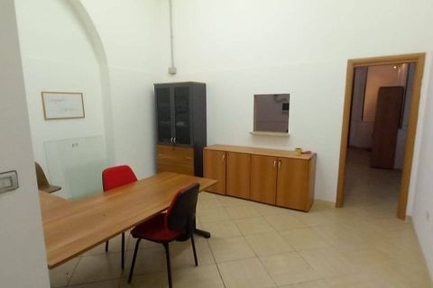 L'establiment comercial a Eboli, Salerno, Eboli - € 550/mes | Ref: BO-6 - foto 6